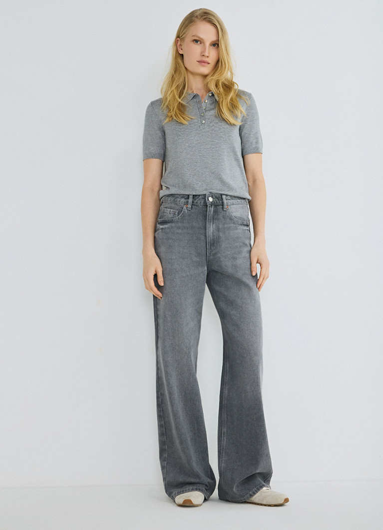 Джинсы шалбар киген аққұба желіде жыныстық қатынасқа түсуді қалайды.