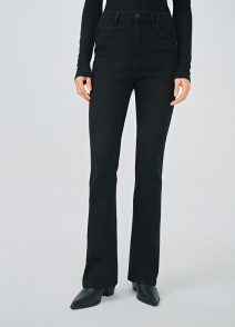 Төмен өкшелі туфлидегі порно видеолар