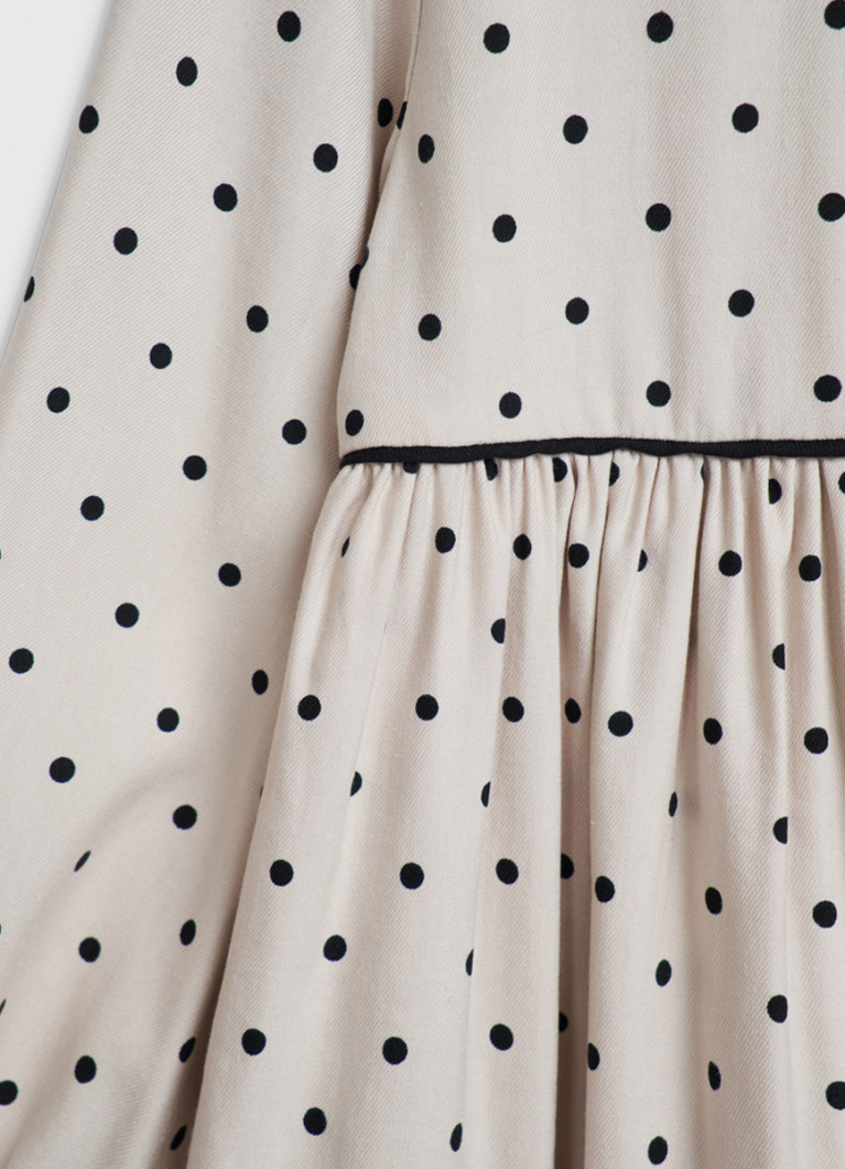 Орыс қыздары порно Ресейлік әйел порно фильмге түсті.