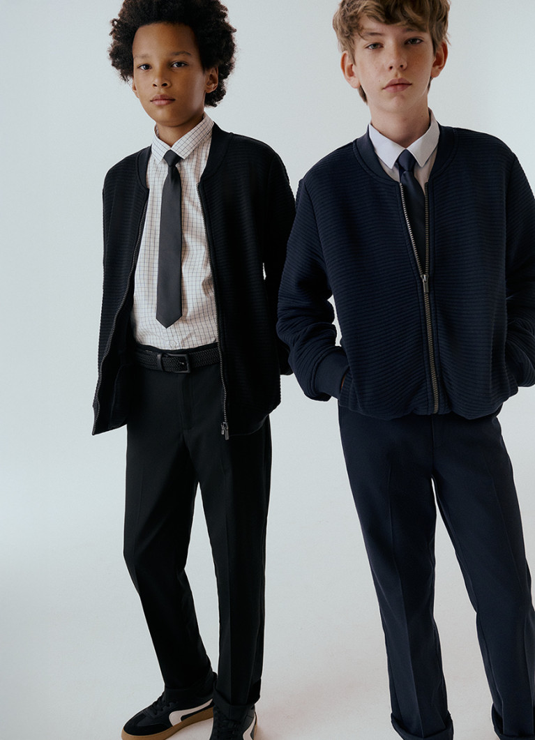 Мен балапанның дәретханада мастурбация жасап жатқанын видеоға түсірдім.