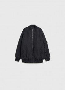 Кемпір босап, айқайлайды жалаңаш жетілген шашы бар әйелдер